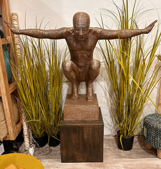 Jumper / Springer Statue/ Squat Figure