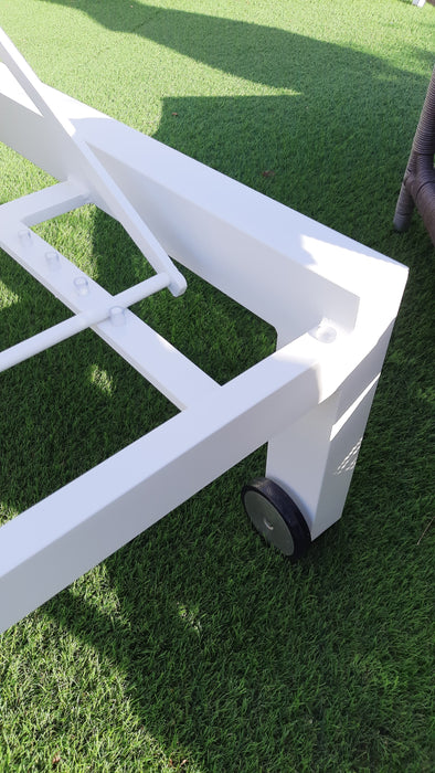 Solana Lounger with wheels