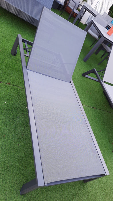 Solana Lounger with wheels